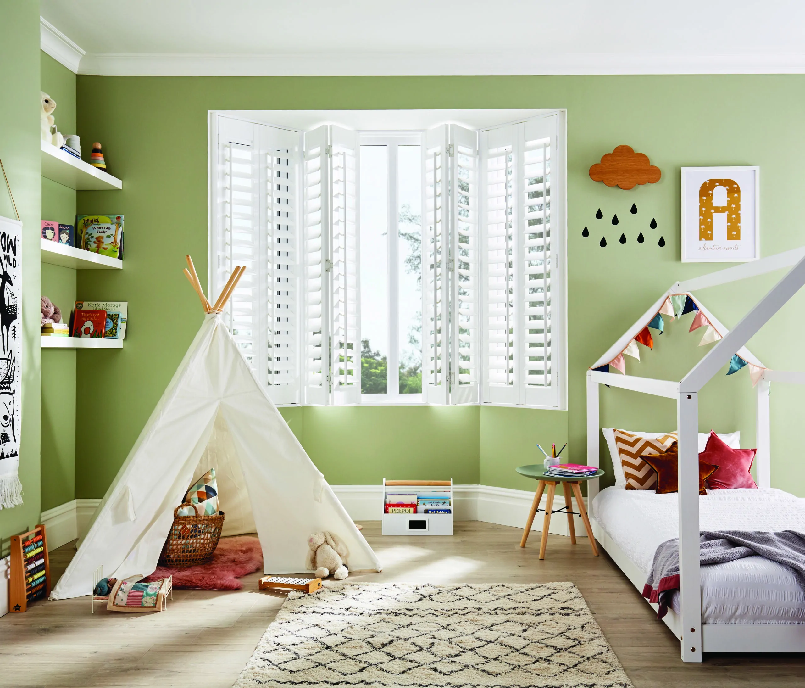 LL_2019_Shutters_Cotton_89mm_Moda_Moda_Multi_L_Frame_Height_Bay_Bed_Main_Open_Fold