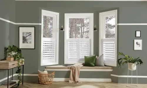 LL_2019_Shutters_Arctic_89mm_Moda_L_Frame_Cafe_Bay_Window-Seat_Main_Open_Green